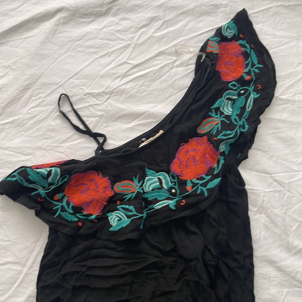 Boutique Top - Picture 3 of 3